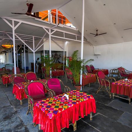 Om Sai Beach Resort Агонда Екстериор снимка