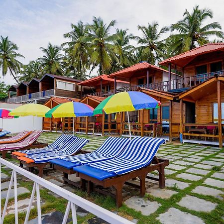 Om Sai Beach Resort Агонда Екстериор снимка