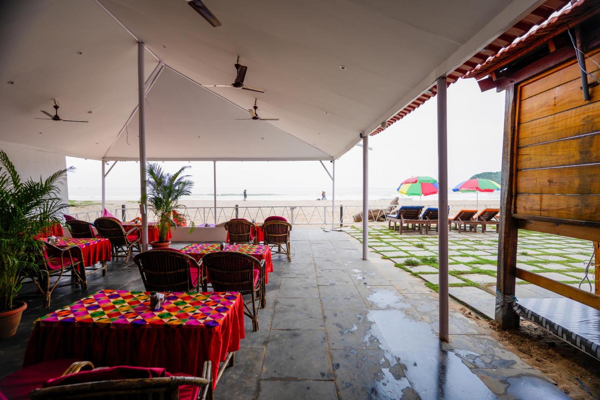 Om Sai Beach Resort Агонда Екстериор снимка