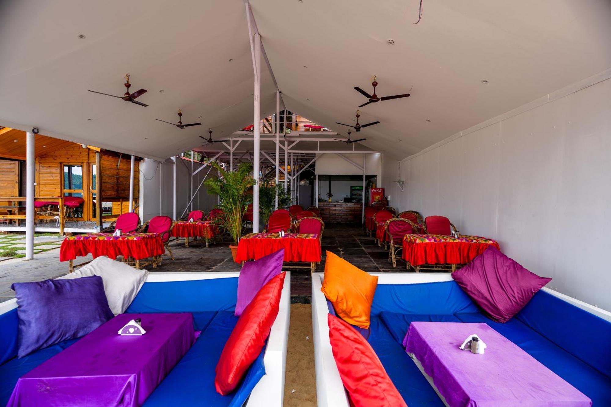 Om Sai Beach Resort Агонда Екстериор снимка