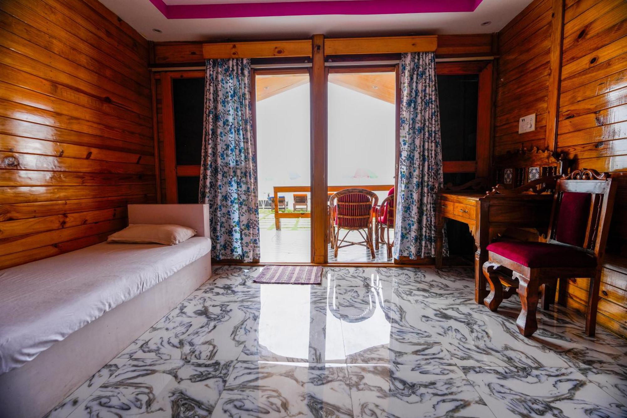 Om Sai Beach Resort Агонда Екстериор снимка