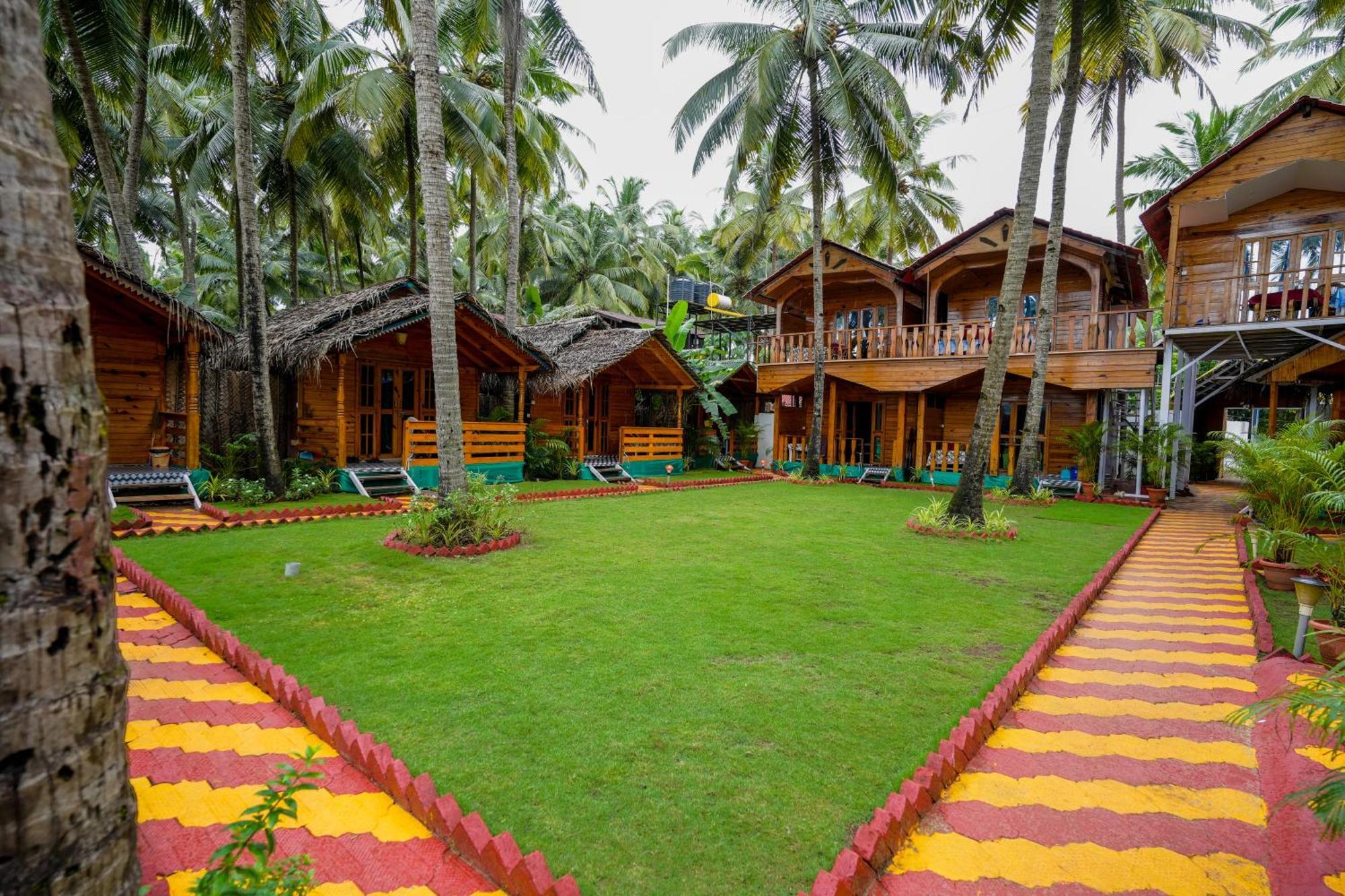 Om Sai Beach Resort Агонда Екстериор снимка