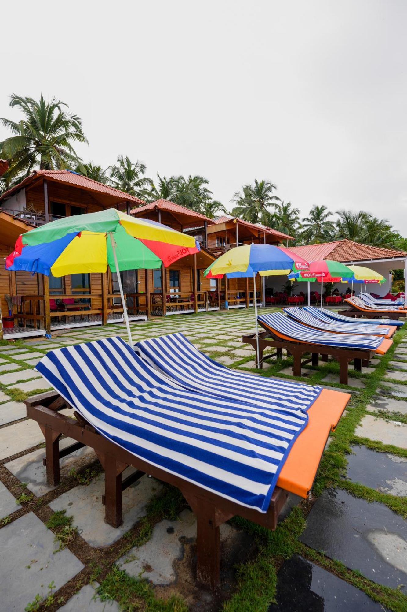 Om Sai Beach Resort Агонда Екстериор снимка