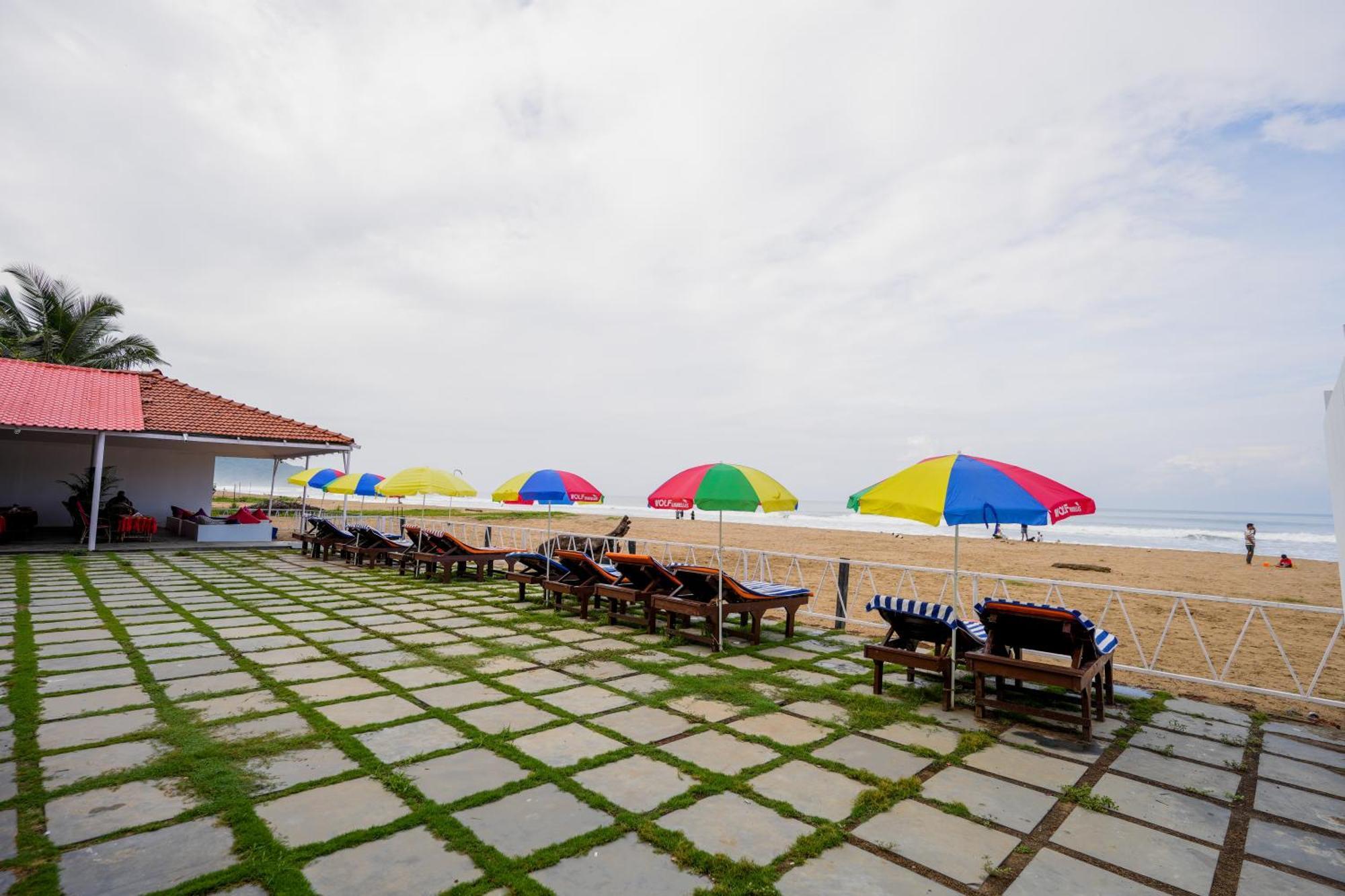 Om Sai Beach Resort Агонда Екстериор снимка